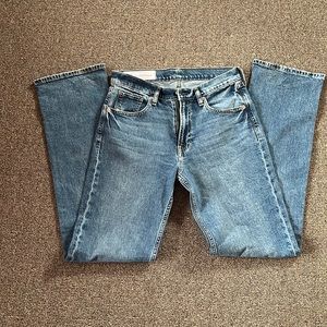 Gap NWOT’s loose mid rise